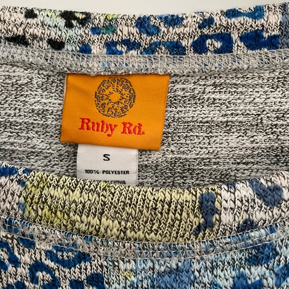 Ladies top - Picture 4 of 4